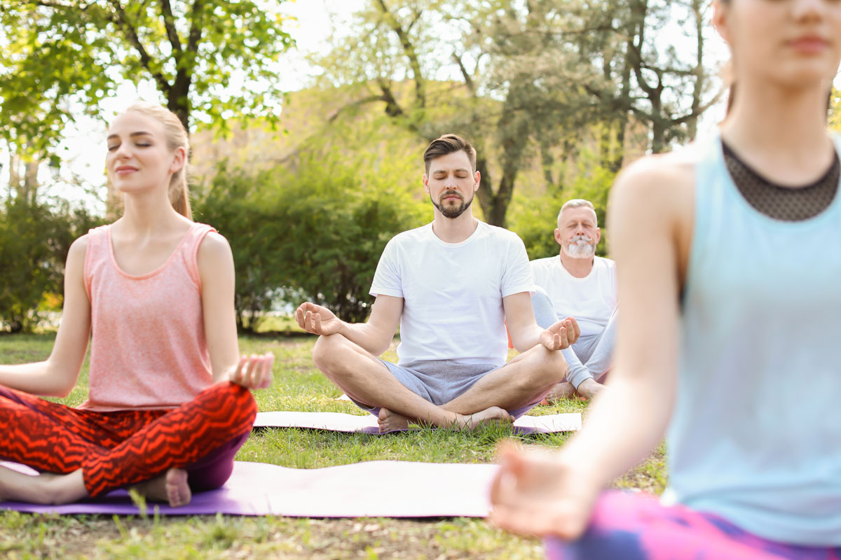 yoga-in-park